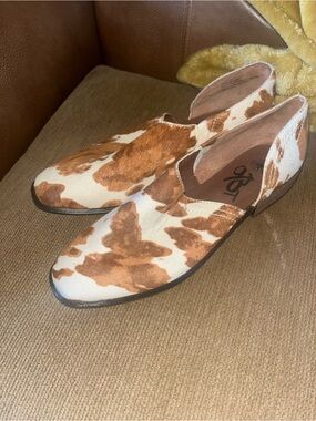 OTBT size 8 calf hide cow skin slip on loafer style shoes